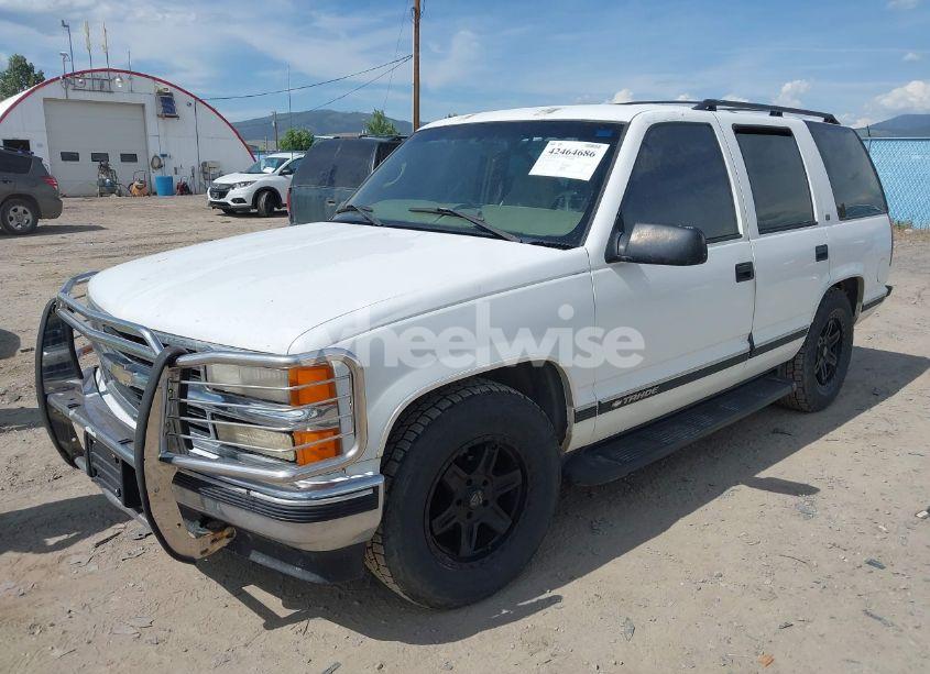 Photo 2 of 1999 Chevrolet Tahoe LT (VIN 1GNEC13RXXJ351815)
