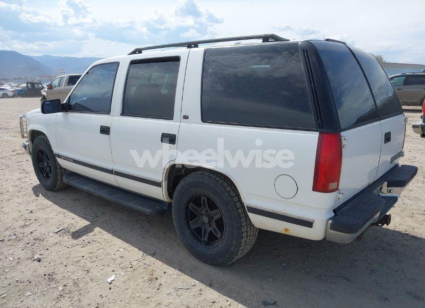 Photo 3 of 1999 Chevrolet Tahoe LT (VIN 1GNEC13RXXJ351815)