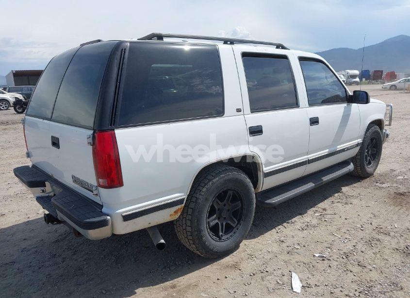 Photo 4 of 1999 Chevrolet Tahoe LT (VIN 1GNEC13RXXJ351815)