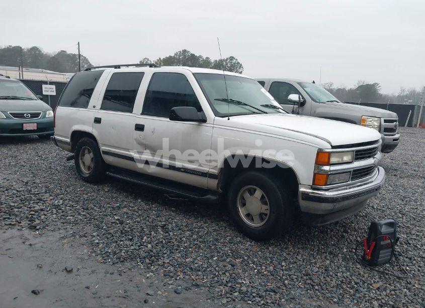 1999 Chevrolet Tahoe LT (VIN 1GNEC13RXXR101766) main photo