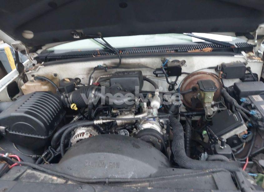 Photo 10 of 1999 Chevrolet Tahoe LT (VIN 1GNEC13RXXR101766)