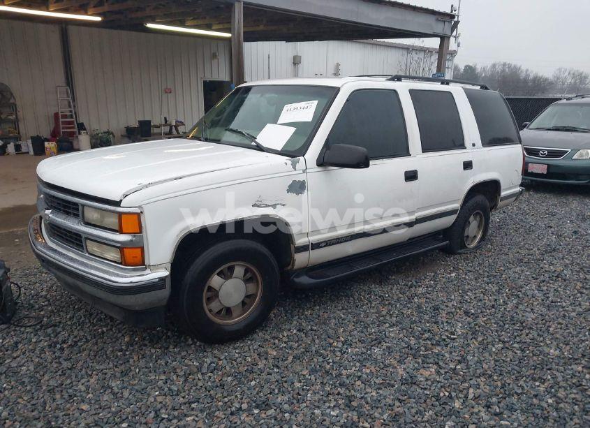 Photo 2 of 1999 Chevrolet Tahoe LT (VIN 1GNEC13RXXR101766)