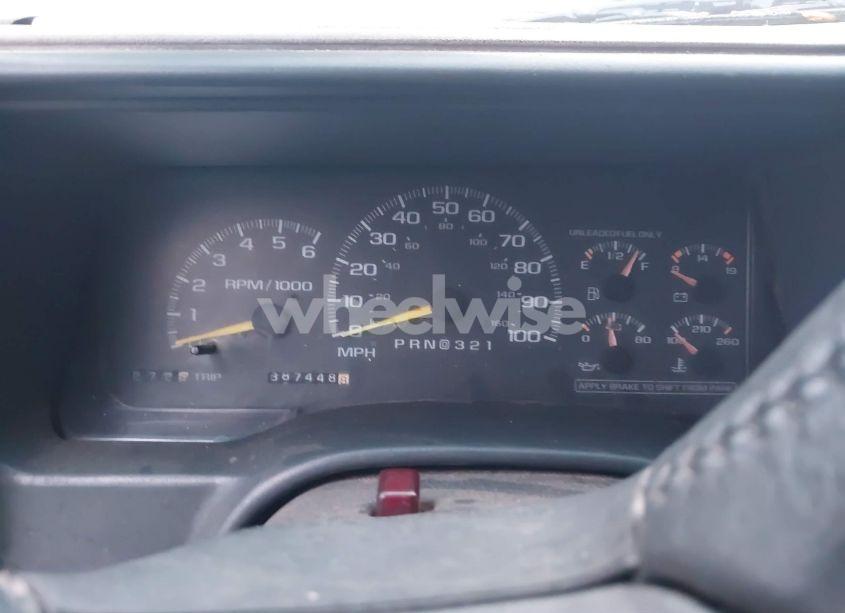 Photo 7 of 1999 Chevrolet Tahoe LT (VIN 1GNEC13RXXR101766)