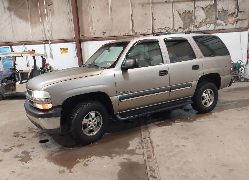 Photo 2 of 2001 Chevrolet Tahoe LS (VIN 1GNEC13T01J159015)
