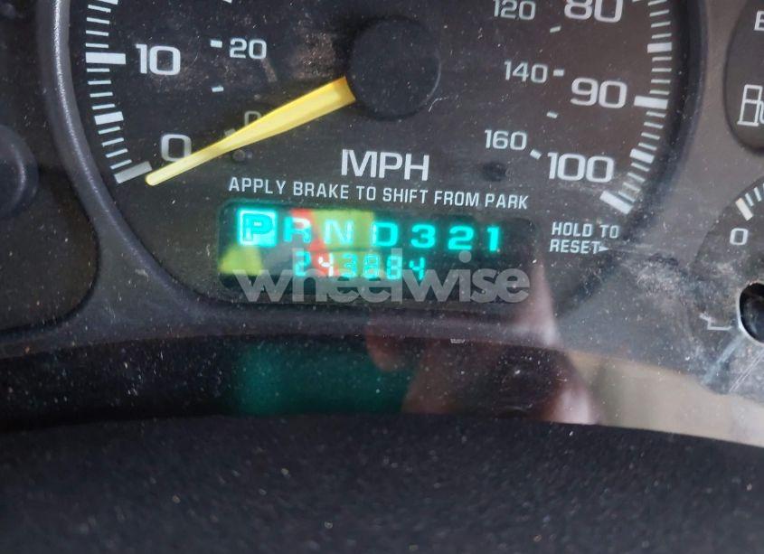 Photo 15 of 2001 Chevrolet Tahoe LS (VIN 1GNEC13T01J206365)