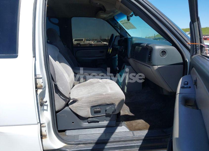 Photo 5 of 2001 Chevrolet Tahoe LS (VIN 1GNEC13T01J206365)