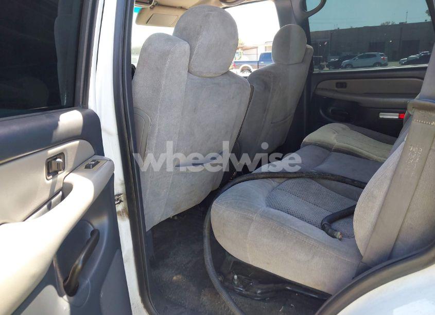 Photo 8 of 2001 Chevrolet Tahoe LS (VIN 1GNEC13T01J206365)