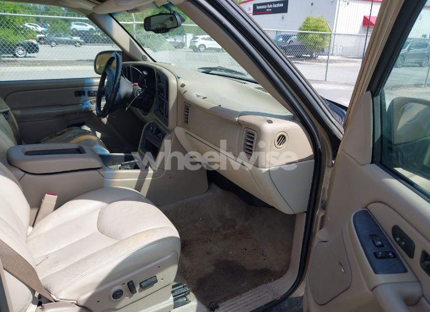 Photo 5 of 2005 Chevrolet Tahoe LT (VIN 1GNEC13T05J164155)