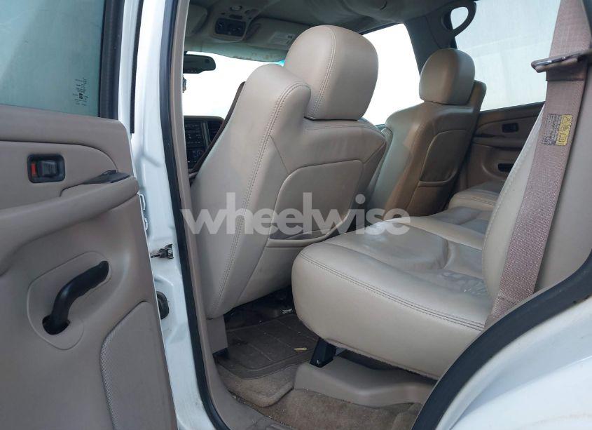 Photo 8 of 2005 Chevrolet Tahoe LT (VIN 1GNEC13T05J219574)