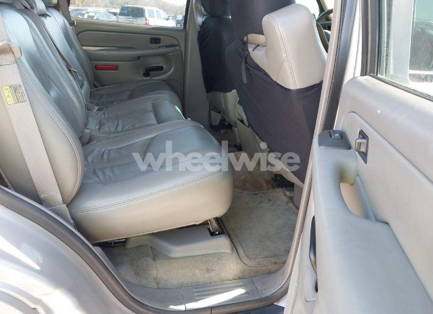 Photo 8 of 2005 Chevrolet Tahoe LT (VIN 1GNEC13T05R127821)