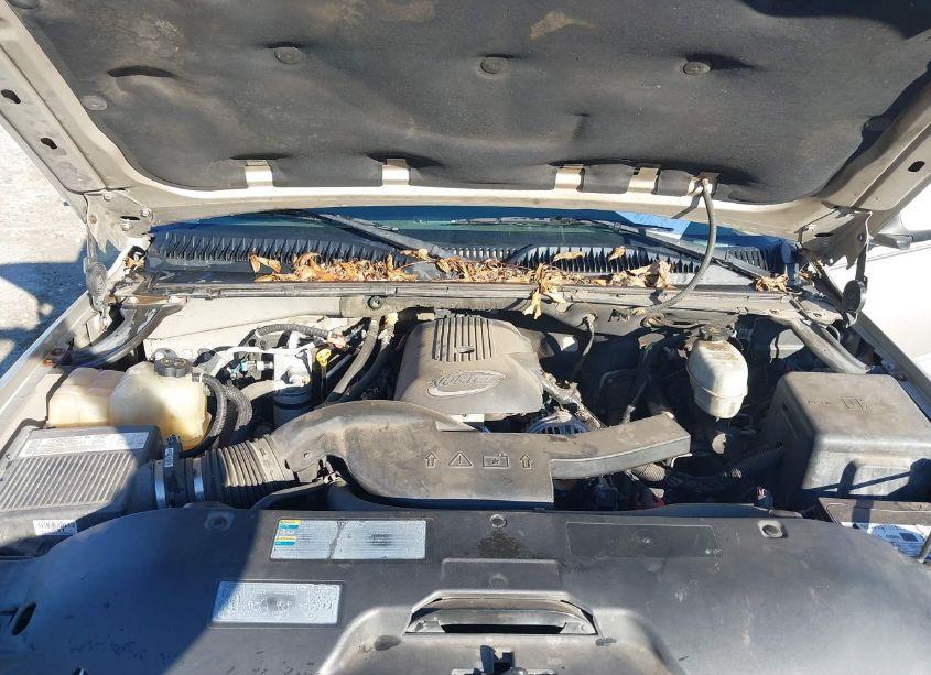 Photo 10 of 2005 Chevrolet Tahoe LT (VIN 1GNEC13T05R145106)