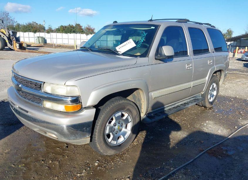 Photo 2 of 2005 Chevrolet Tahoe LT (VIN 1GNEC13T05R145106)