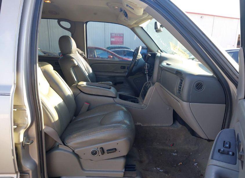 Photo 5 of 2005 Chevrolet Tahoe LT (VIN 1GNEC13T05R145106)