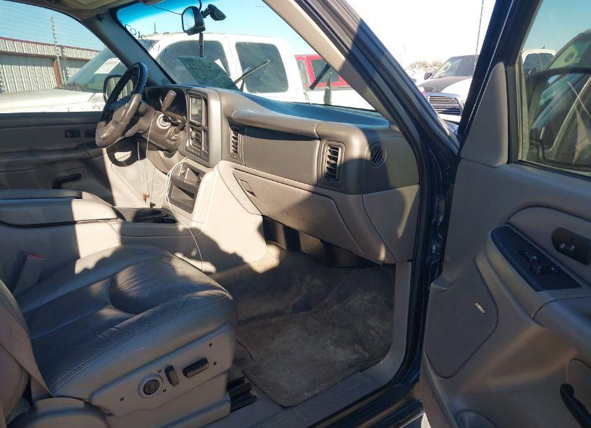 Photo 5 of 2005 Chevrolet Tahoe LT (VIN 1GNEC13T05R205451)