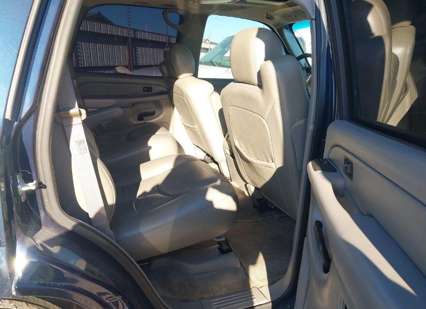 Photo 8 of 2005 Chevrolet Tahoe LT (VIN 1GNEC13T05R205451)