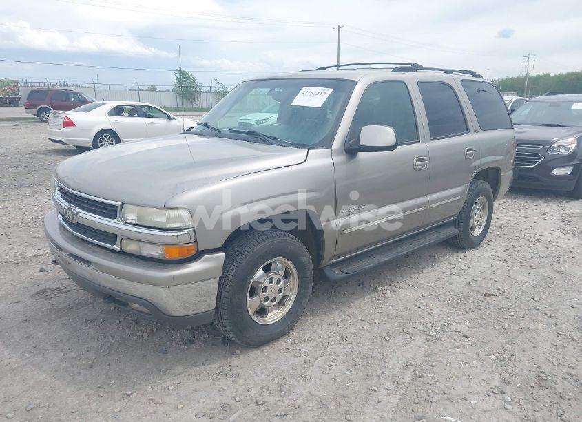 Photo 2 of 2001 Chevrolet Tahoe LT (VIN 1GNEC13T11J107893)