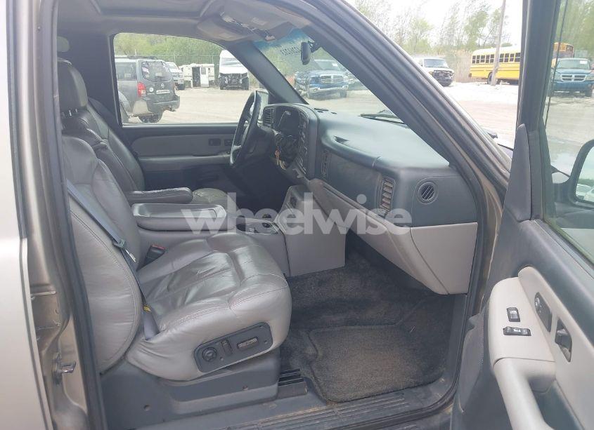 Photo 5 of 2001 Chevrolet Tahoe LT (VIN 1GNEC13T11J107893)