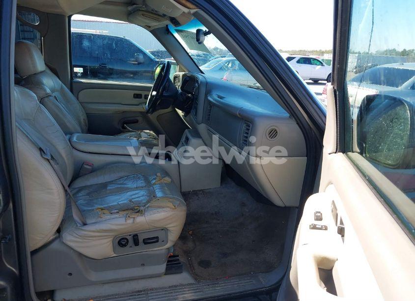 Photo 5 of 2001 Chevrolet Tahoe LT (VIN 1GNEC13T11J119588)