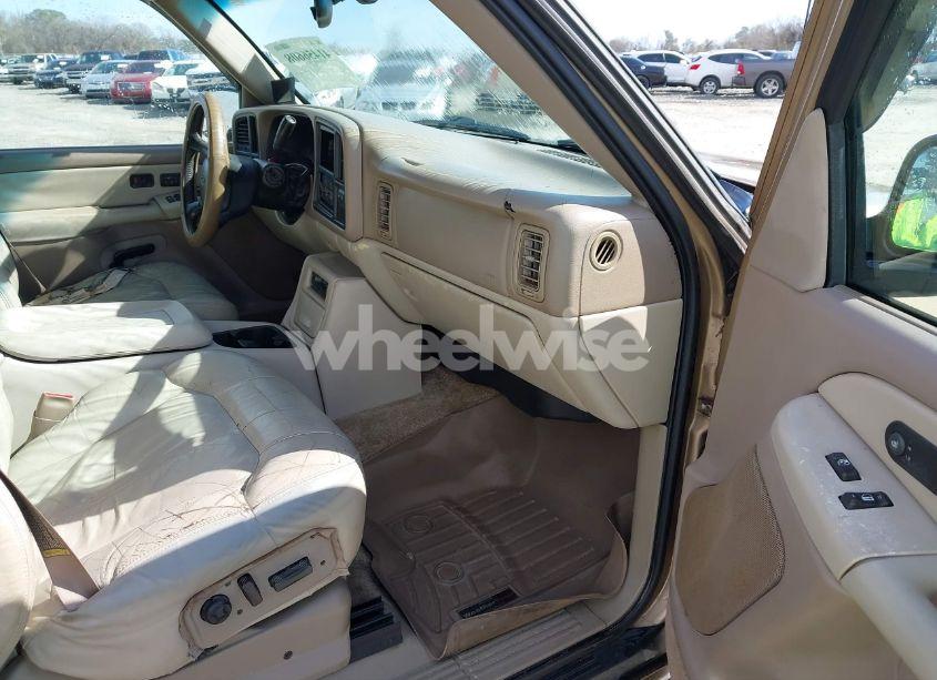 Photo 5 of 2001 Chevrolet Tahoe LT (VIN 1GNEC13T11J205662)