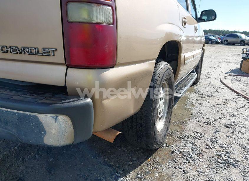 Photo 6 of 2001 Chevrolet Tahoe LT (VIN 1GNEC13T11J205662)