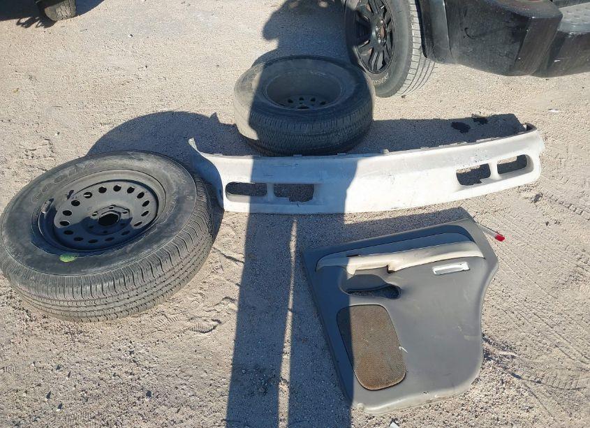 Photo 12 of 2001 Chevrolet Tahoe LT (VIN 1GNEC13T11R163530)