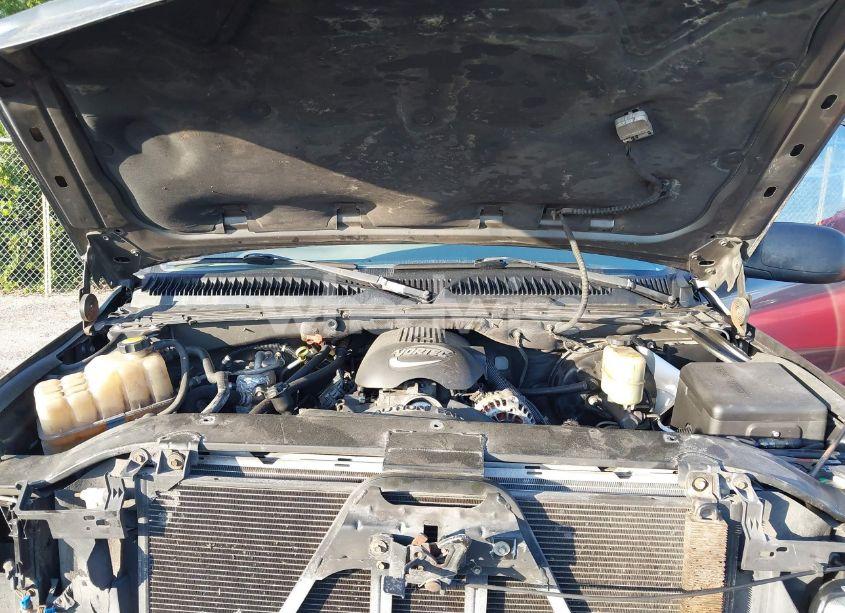 Photo 10 of 2001 Chevrolet Tahoe LS (VIN 1GNEC13T11R182692)