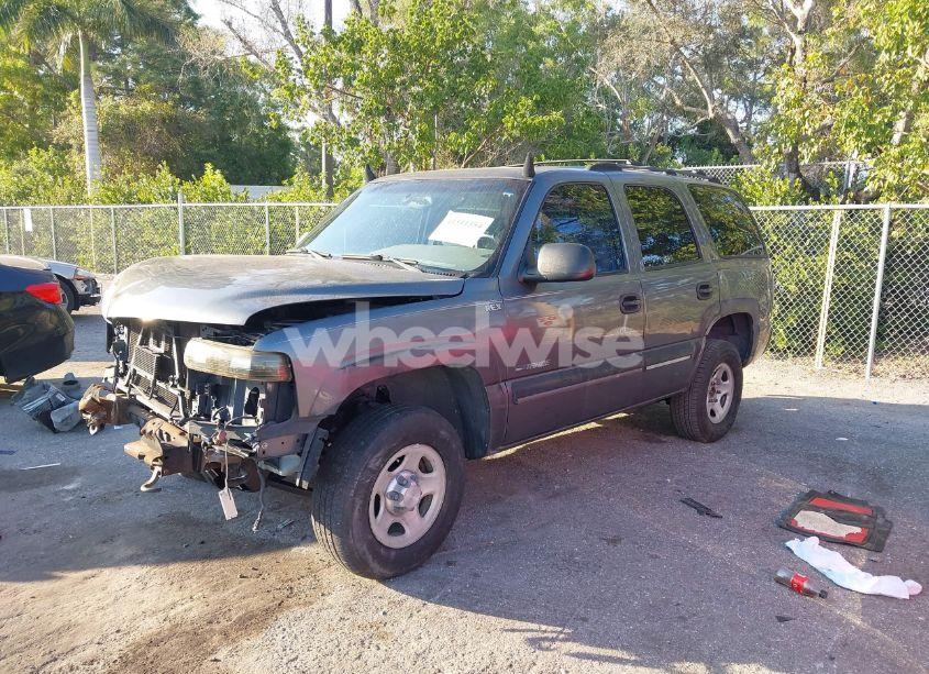 Photo 2 of 2001 Chevrolet Tahoe LS (VIN 1GNEC13T11R182692)
