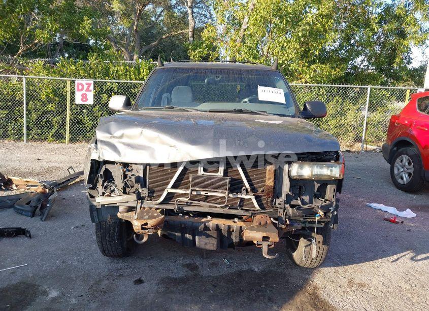 Photo 6 of 2001 Chevrolet Tahoe LS (VIN 1GNEC13T11R182692)