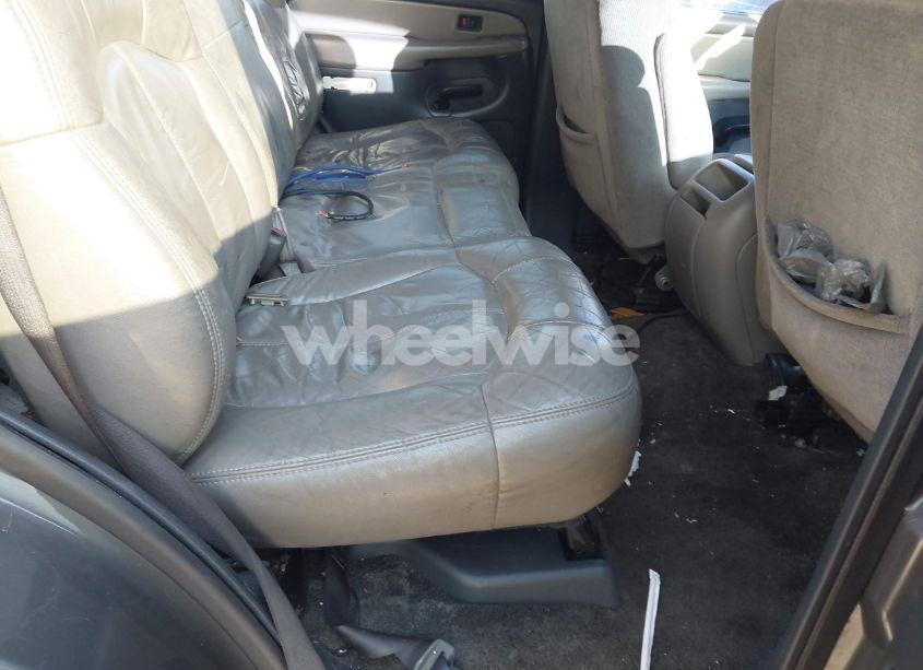 Photo 8 of 2001 Chevrolet Tahoe LS (VIN 1GNEC13T11R182692)