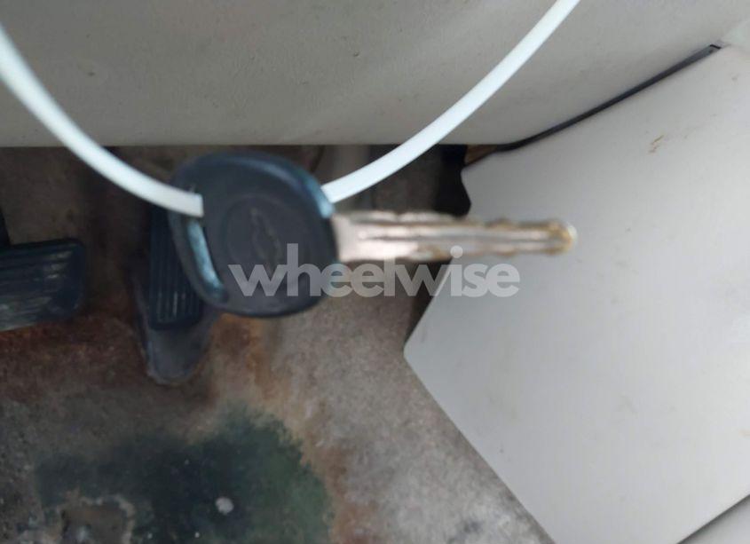 Photo 11 of 2001 Chevrolet Tahoe LT (VIN 1GNEC13T11R208644)