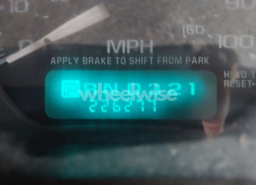 Photo 7 of 2001 Chevrolet Tahoe LT (VIN 1GNEC13T11R208644)