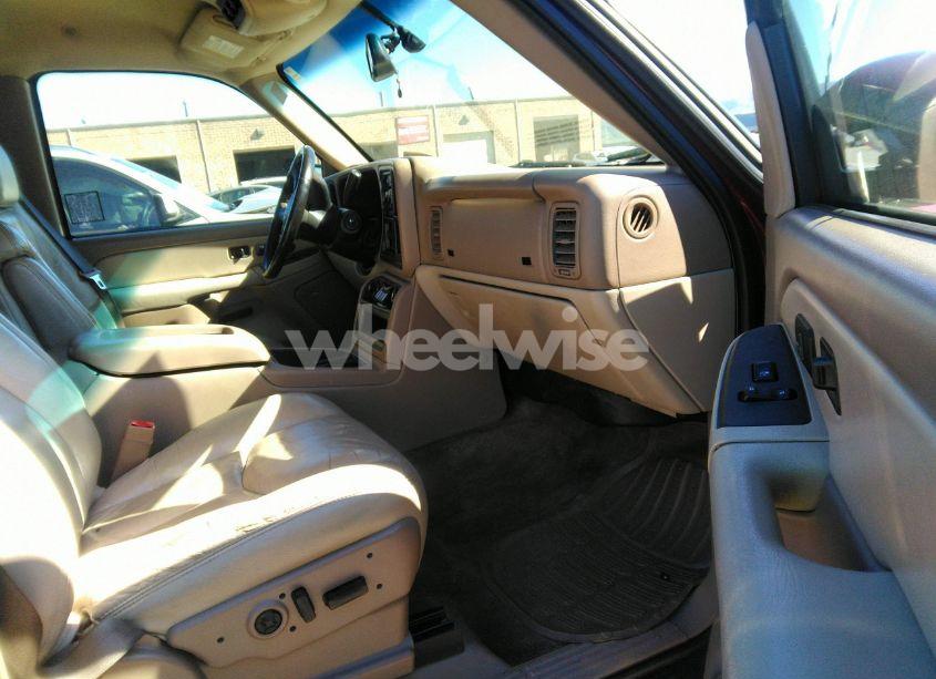 Photo 5 of 2003 Chevrolet Tahoe LT (VIN 1GNEC13T13J260518)