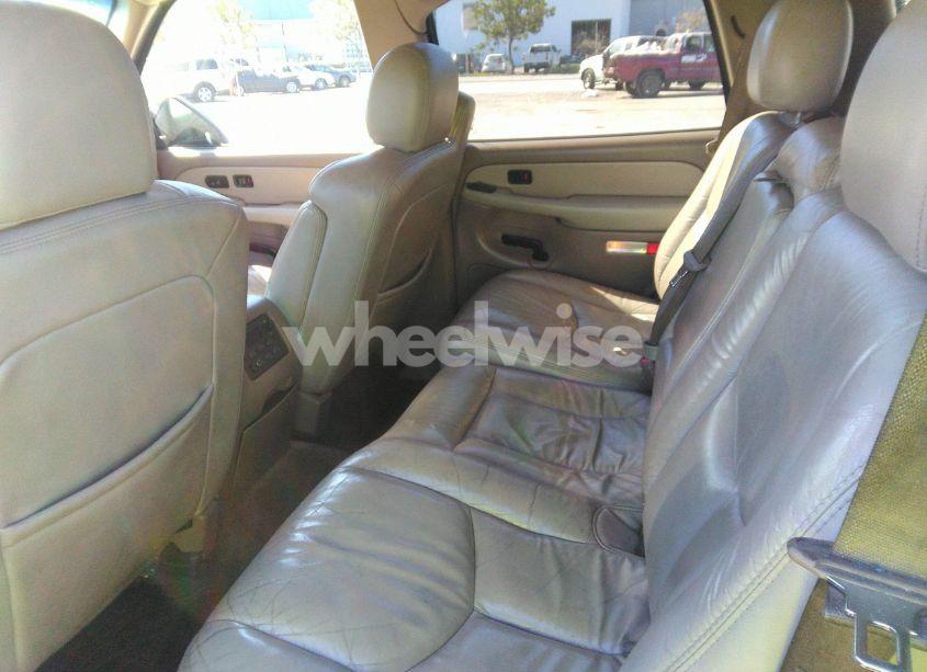 Photo 8 of 2003 Chevrolet Tahoe LT (VIN 1GNEC13T13J260518)