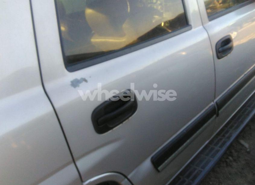 Photo 14 of 2005 Chevrolet Tahoe LS (VIN 1GNEC13T15J157358)