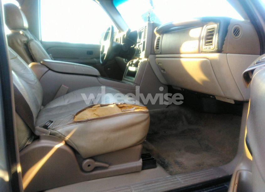 Photo 5 of 2005 Chevrolet Tahoe LS (VIN 1GNEC13T15J157358)