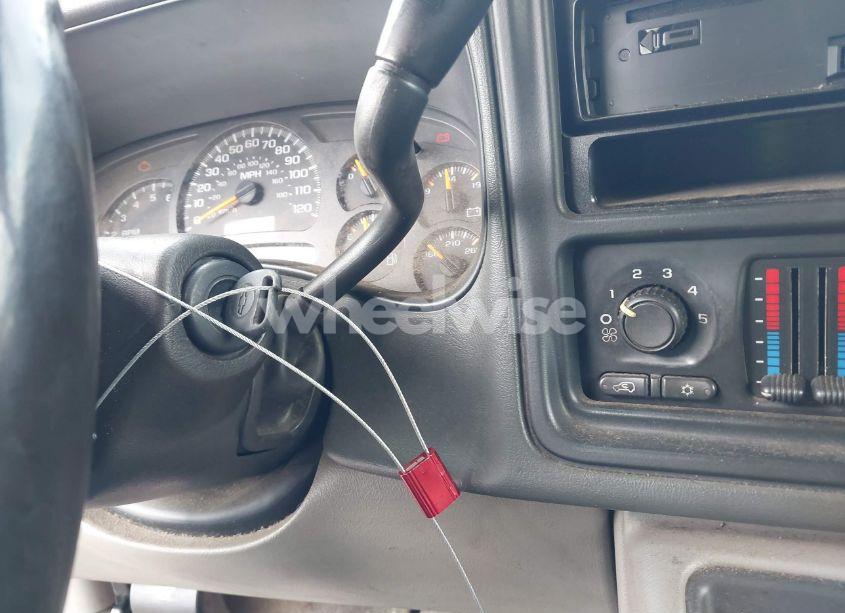 Photo 11 of 2005 Chevrolet Tahoe LS (VIN 1GNEC13T15J198864)