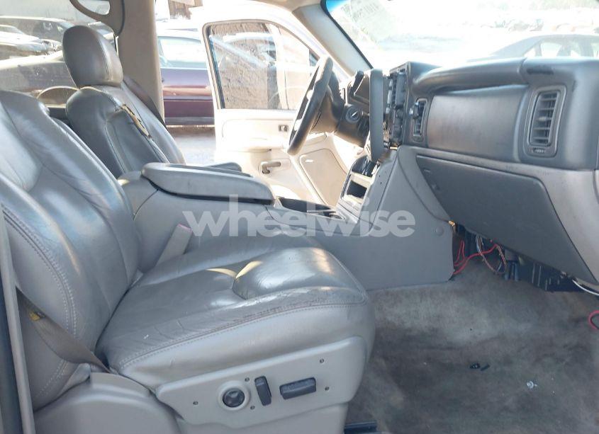 Photo 5 of 2005 Chevrolet Tahoe LT (VIN 1GNEC13T15R218984)