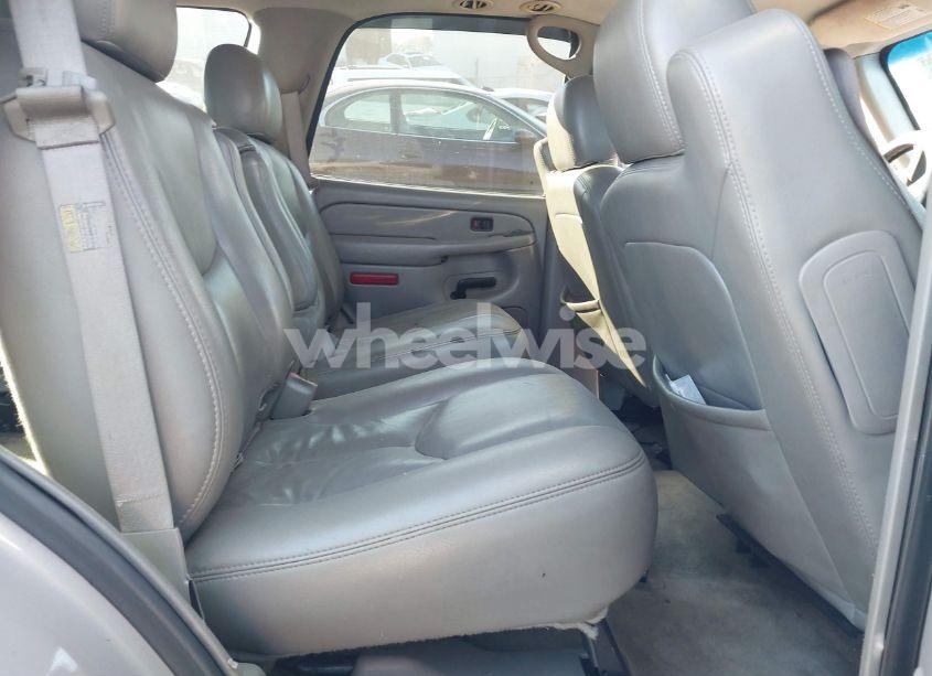 Photo 8 of 2005 Chevrolet Tahoe LT (VIN 1GNEC13T15R218984)