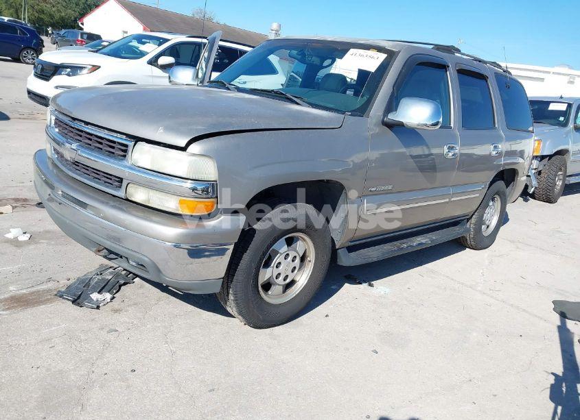 Photo 2 of 2001 Chevrolet Tahoe LT (VIN 1GNEC13T21J303213)