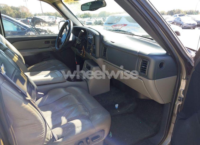 Photo 5 of 2001 Chevrolet Tahoe LT (VIN 1GNEC13T21J303213)