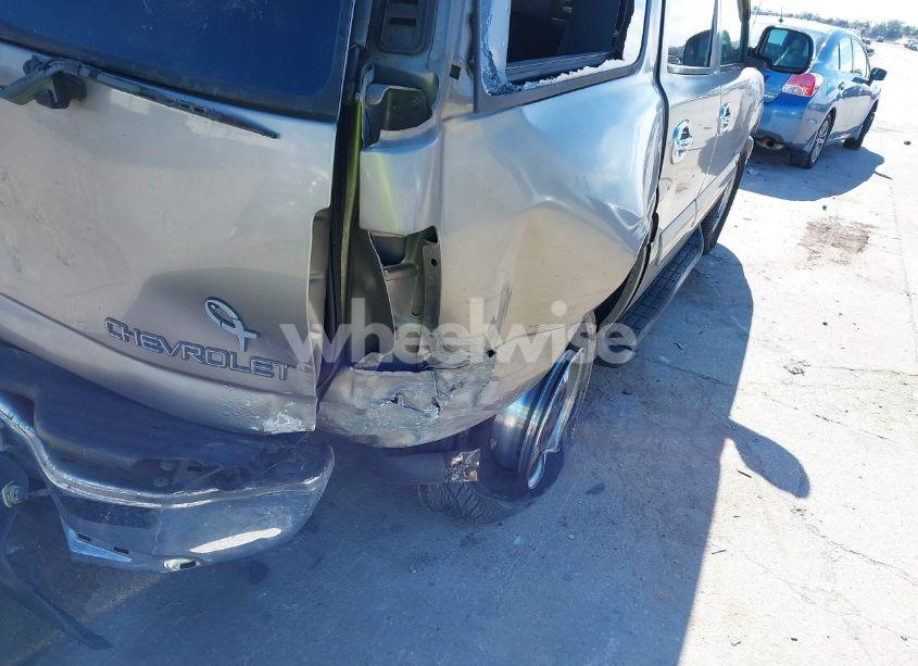 Photo 6 of 2001 Chevrolet Tahoe LT (VIN 1GNEC13T21J303213)