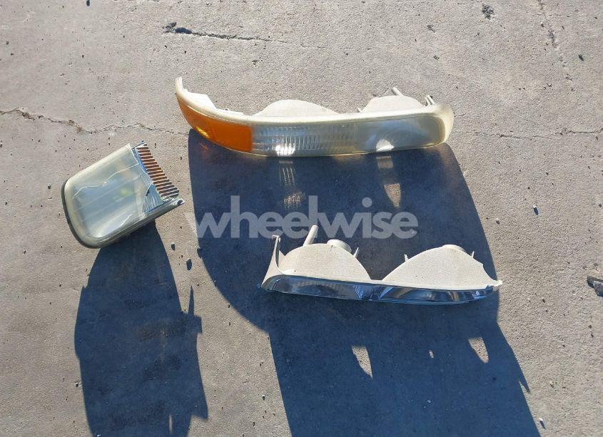 Photo 12 of 2003 Chevrolet Tahoe LS (VIN 1GNEC13T23J336750)