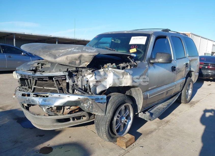 Photo 2 of 2003 Chevrolet Tahoe LS (VIN 1GNEC13T23J336750)