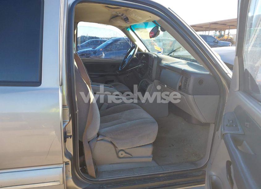 Photo 5 of 2003 Chevrolet Tahoe LS (VIN 1GNEC13T23J336750)