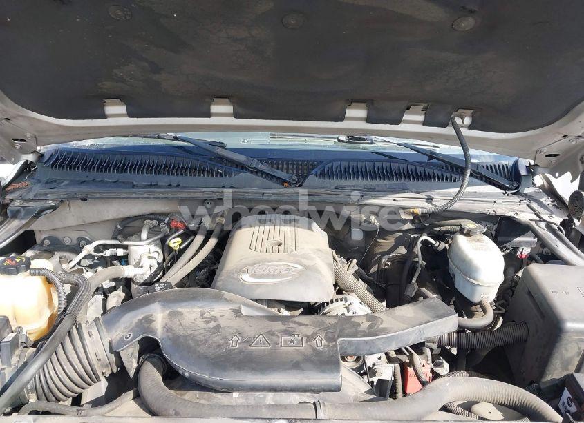 Photo 10 of 2004 Chevrolet Tahoe LT (VIN 1GNEC13T24R153092)