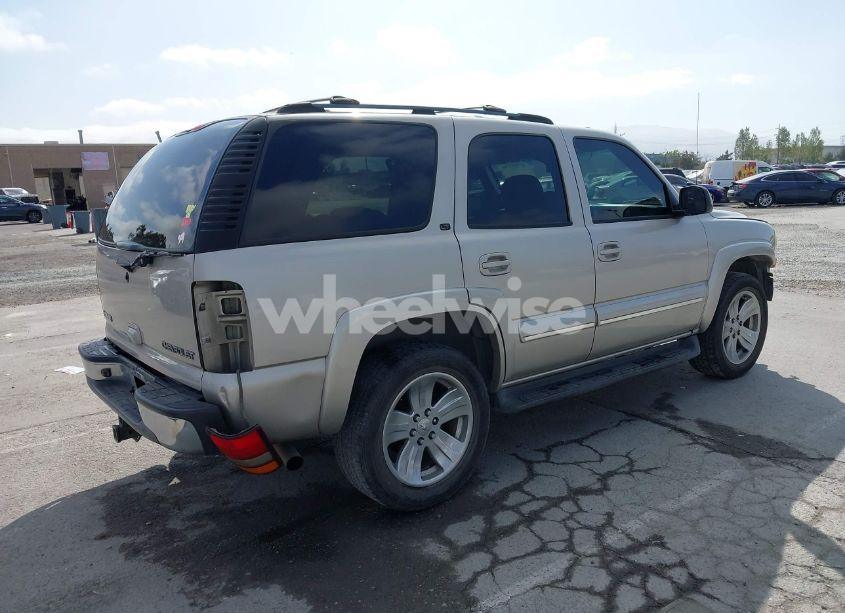 Photo 4 of 2004 Chevrolet Tahoe LT (VIN 1GNEC13T24R153092)