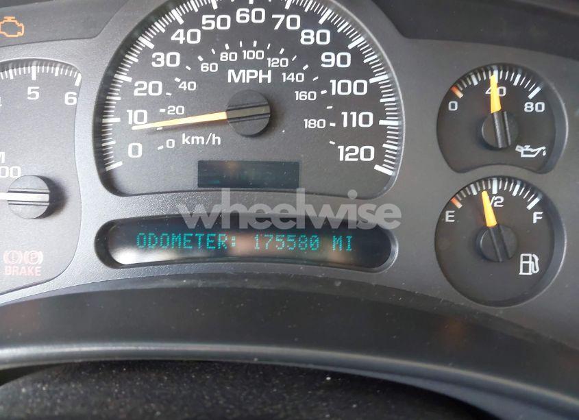 Photo 7 of 2004 Chevrolet Tahoe LT (VIN 1GNEC13T24R153092)