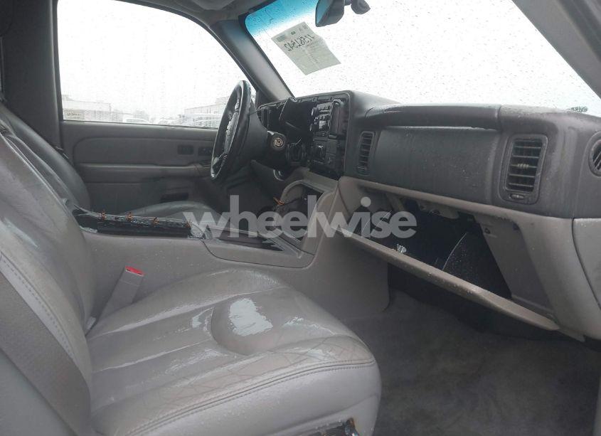 Photo 5 of 2004 Chevrolet Tahoe LT (VIN 1GNEC13T24R186187)