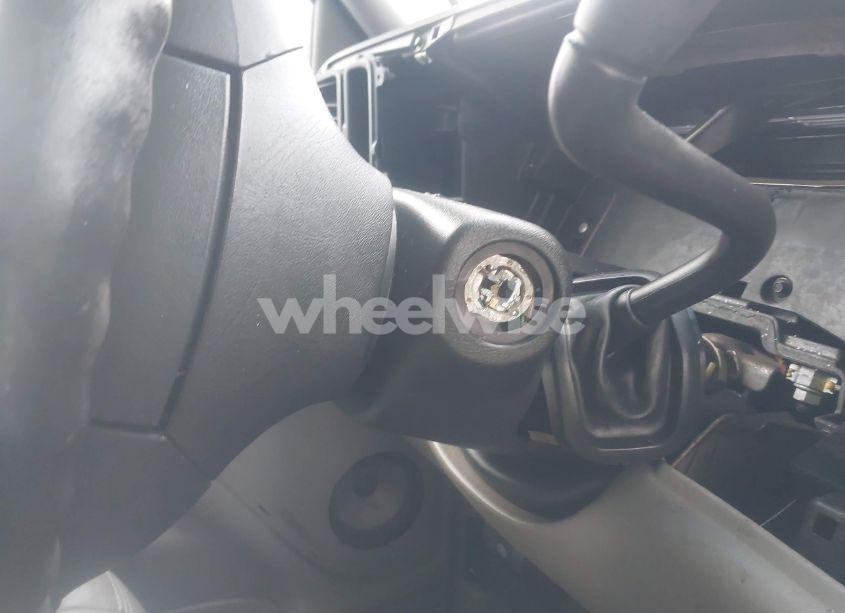 Photo 6 of 2004 Chevrolet Tahoe LT (VIN 1GNEC13T24R186187)