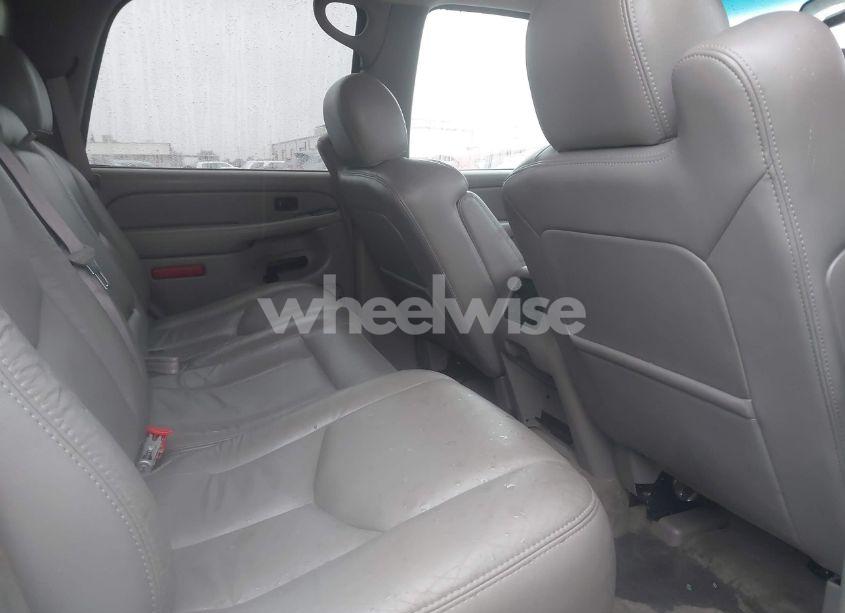 Photo 8 of 2004 Chevrolet Tahoe LT (VIN 1GNEC13T24R186187)